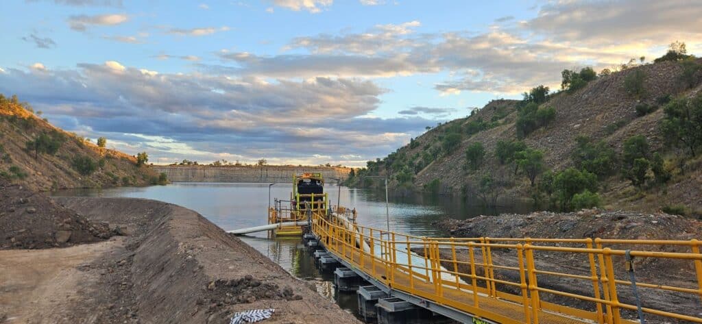 Pontoon mounted pumpset with walkway